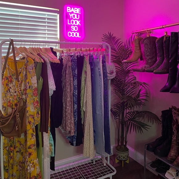 🦋 🧿Like this listing to be notified when i go live! 🧿🦋 - Picture 2 of 9